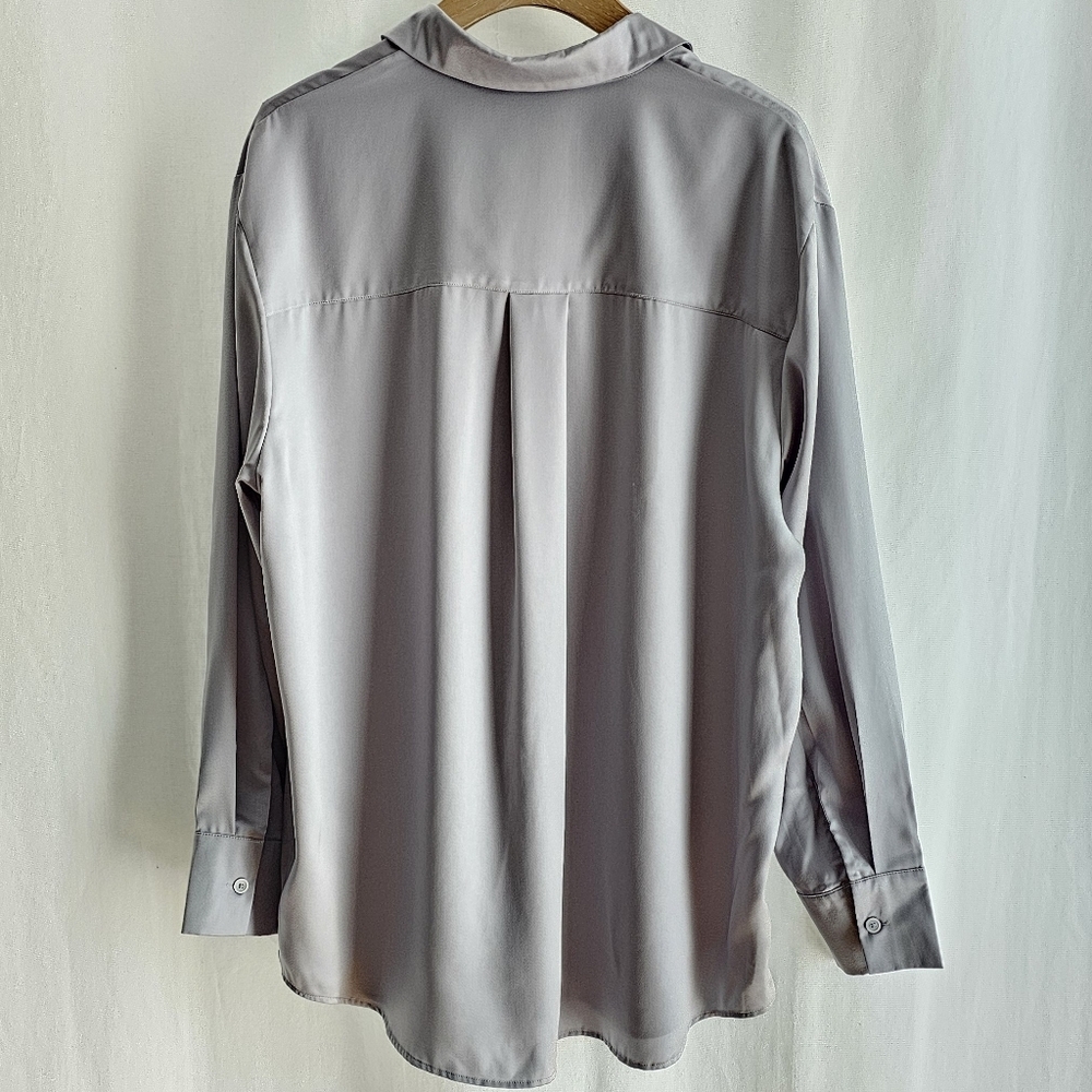 🇯🇵 Uniqlo Long Sleeve Grey Satin Button Blouse - Picture 5 of 16